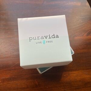 Pura Vida Live Free Box